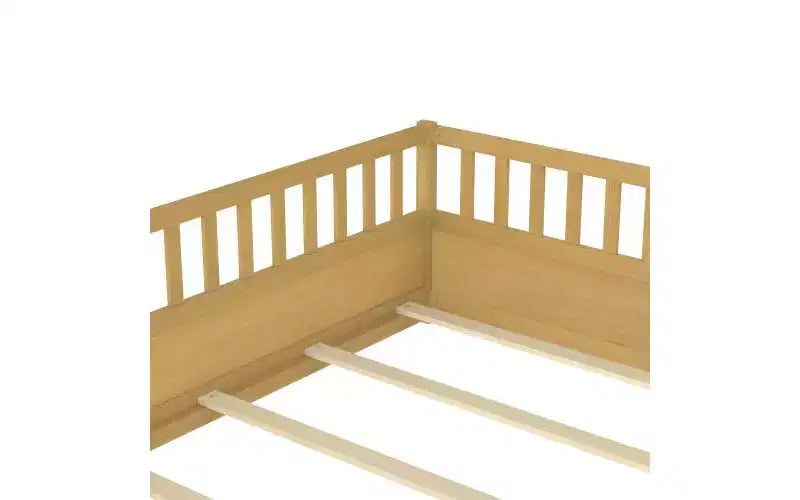Cadre de lit de bébé à côtés rabattables pour enfants, construction monobloc pleine grandeur avec barrières de sécurité et porte extra-hautes, base à lattes en bois naturel
