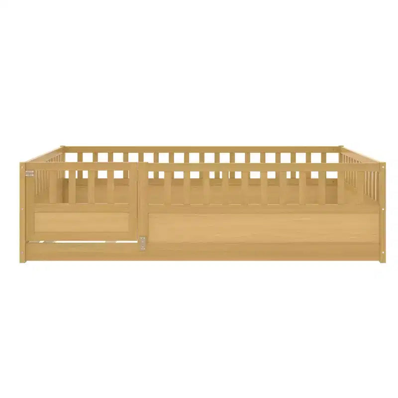 Cadre de lit de bébé à côtés rabattables pour enfants, construction monobloc pleine grandeur avec barrières de sécurité et porte extra-hautes, base à lattes en bois naturel