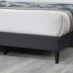 Lit plateforme moderne en velours avec tête de lit